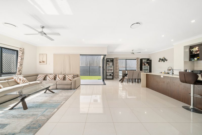 Photo - 21 Cassia Street, Bridgeman Downs QLD 4035 - Image 6