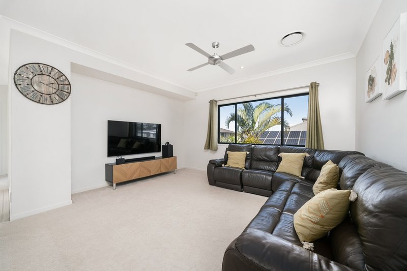 Photo - 21 Cassia Street, Bridgeman Downs QLD 4035 - Image 12