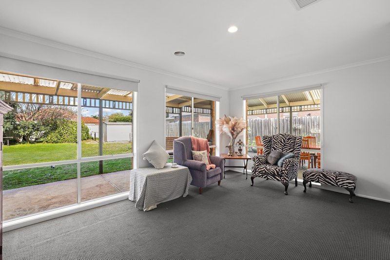 Photo - 21 Castleton Avenue, Tarneit VIC 3029 - Image 16