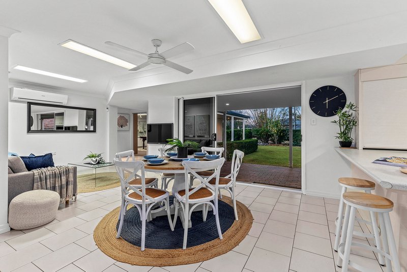 Photo - 21 Centurion Street, Bridgeman Downs QLD 4035 - Image 4