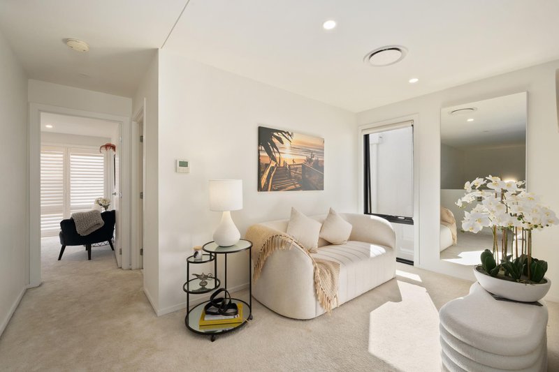 Photo - 21 Chambers Circuit, Warriewood NSW 2102 - Image 6