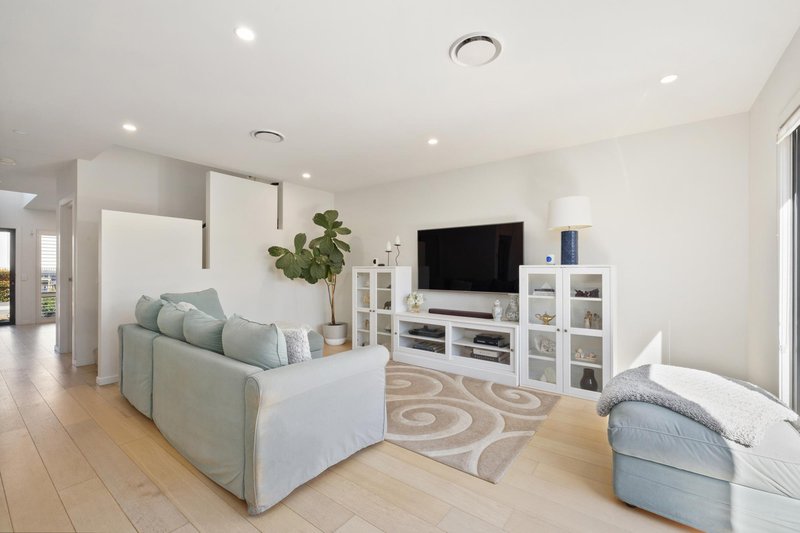 Photo - 21 Chambers Circuit, Warriewood NSW 2102 - Image 11
