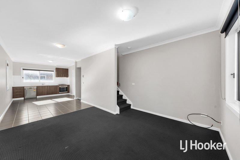 Photo - 21 Chanticleer Drive, Mernda VIC 3754 - Image 8