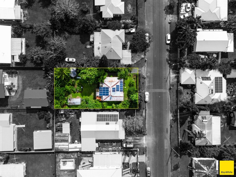 Photo - 21 Chaplain Avenue, Manunda QLD 4870 - Image 1