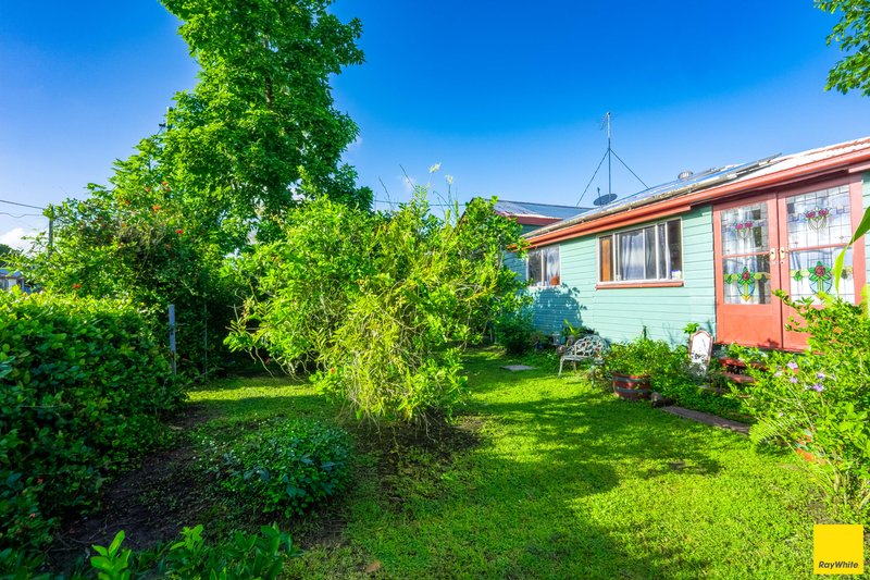 Photo - 21 Chaplain Avenue, Manunda QLD 4870 - Image 2