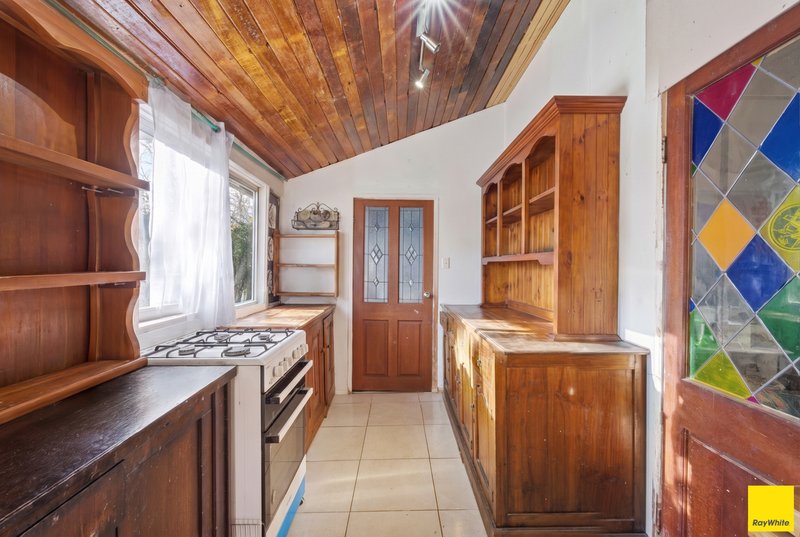 Photo - 21 Chaplain Avenue, Manunda QLD 4870 - Image 5