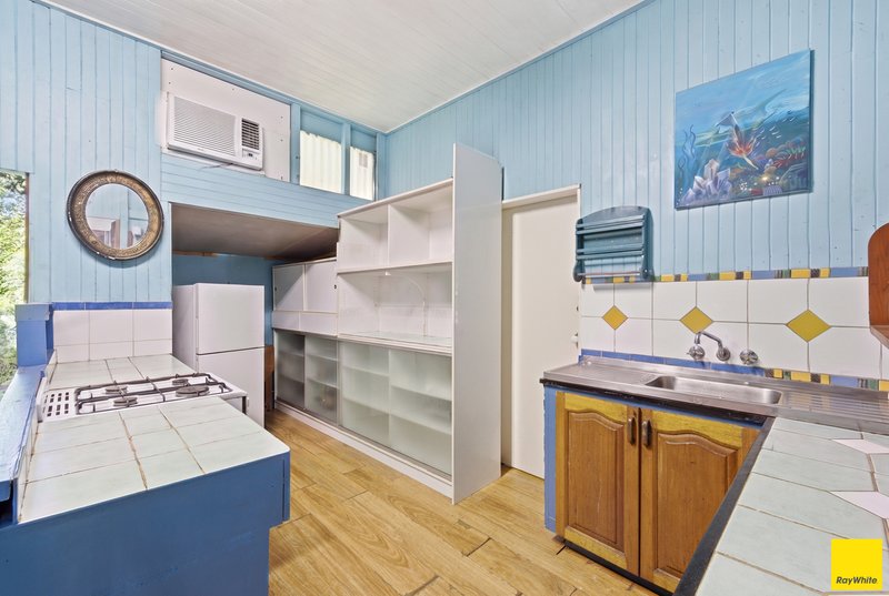 Photo - 21 Chaplain Avenue, Manunda QLD 4870 - Image 11