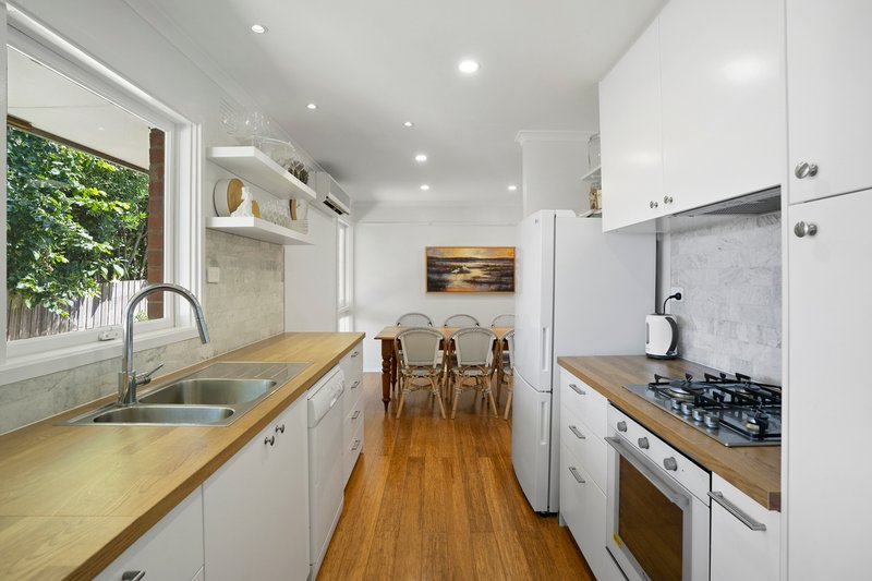 Photo - 2/1 Cherryhinton Street, Box Hill VIC 3128 - Image 2