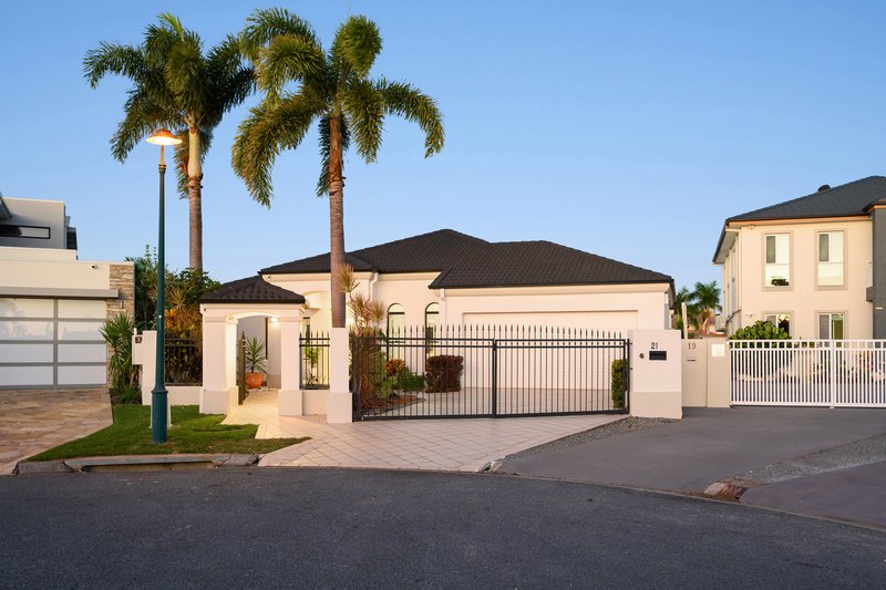 Photo - 21 Chesterfield Place, Runaway Bay QLD 4216 - Image 2