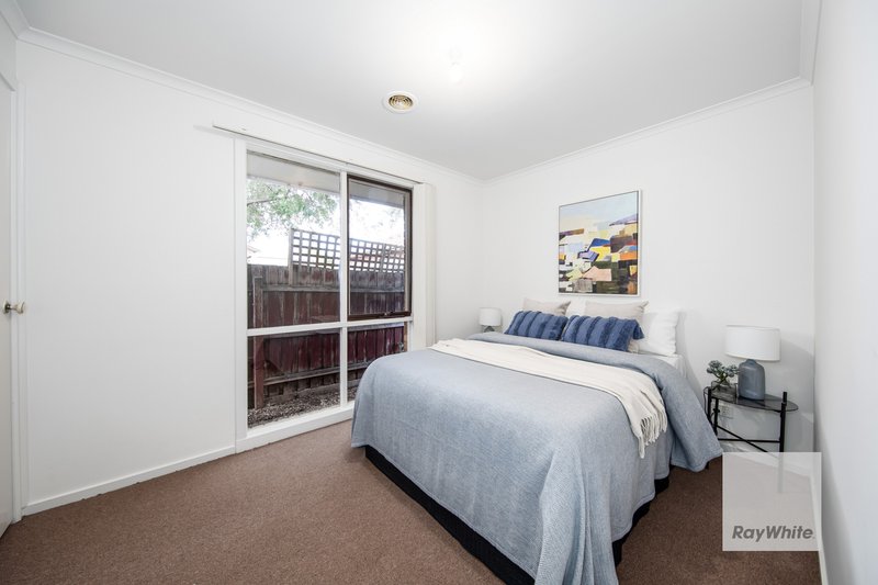 Photo - 2/1 Chicquita Close, Keilor Downs VIC 3038 - Image 9