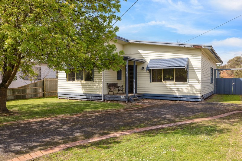 21 Churchill Drive, Cowes VIC 3922