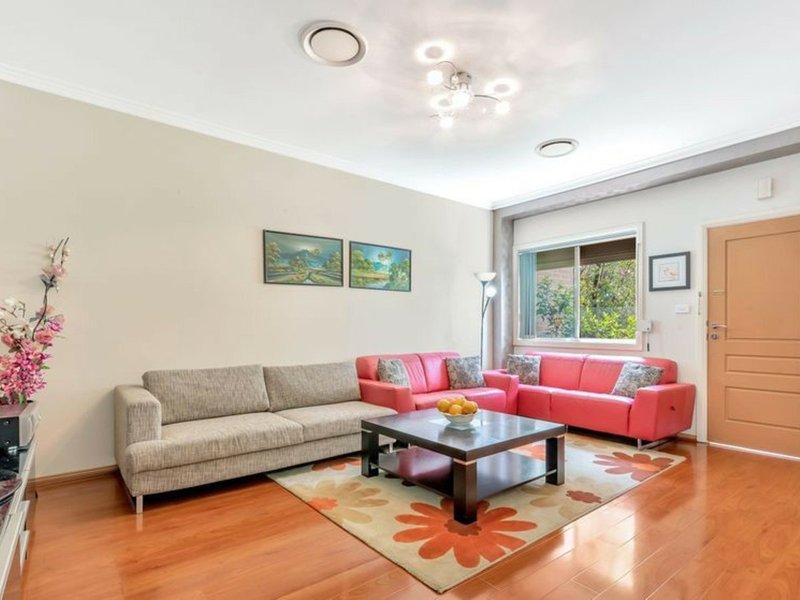 Photo - 2/1 Clancy Street, Smithfield NSW 2164 - Image 2