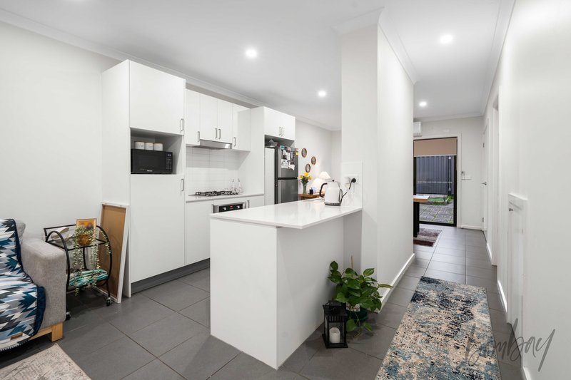 Photo - 21 Clendon Way, Craigieburn VIC 3064 - Image 3