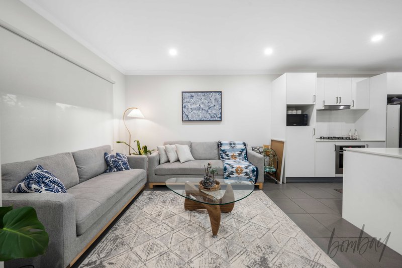 Photo - 21 Clendon Way, Craigieburn VIC 3064 - Image 4