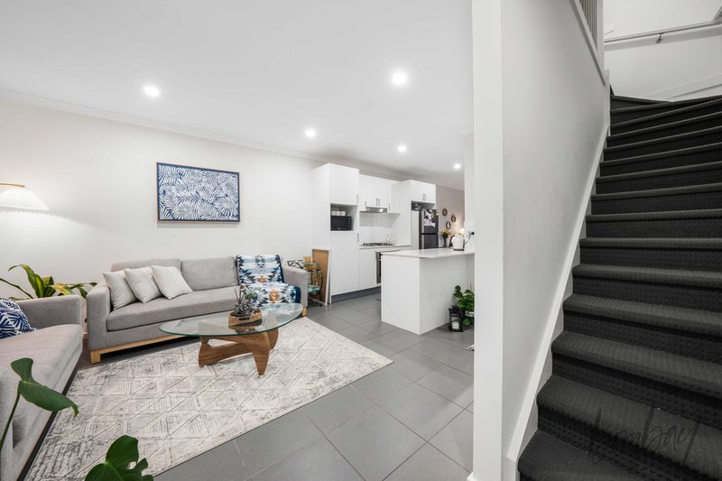 Photo - 21 Clendon Way, Craigieburn VIC 3064 - Image 5