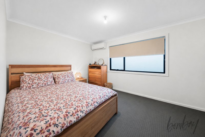Photo - 21 Clendon Way, Craigieburn VIC 3064 - Image 7