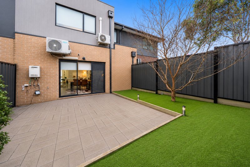 Photo - 21 Clendon Way, Craigieburn VIC 3064 - Image 10