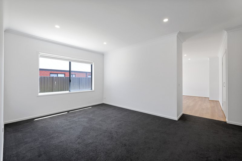 Photo - 21 Clifton Crescent, Cowes VIC 3922 - Image 2
