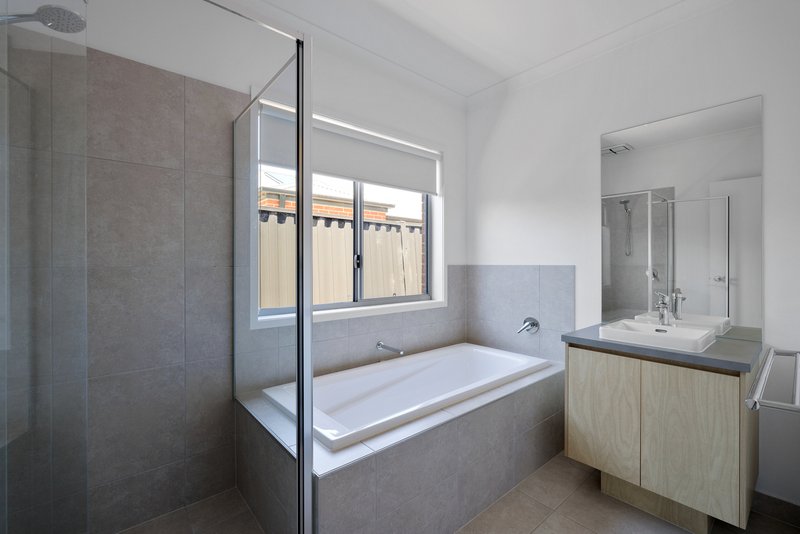 Photo - 21 Clifton Crescent, Cowes VIC 3922 - Image 3