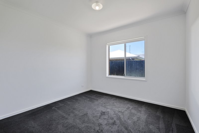 Photo - 21 Clifton Crescent, Cowes VIC 3922 - Image 8