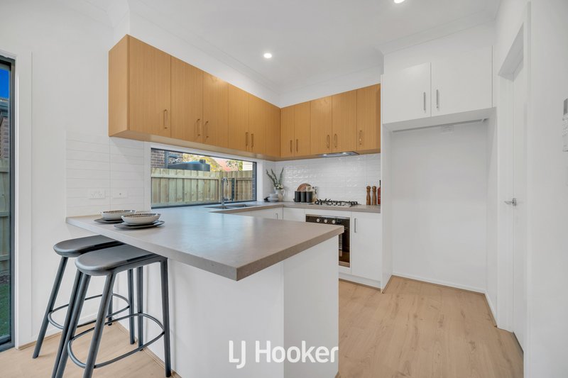 Photo - 2/1 Clive Street, Hampton Park VIC 3976 - Image 5