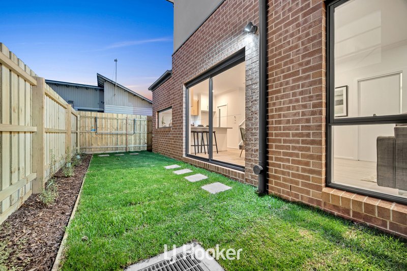 Photo - 2/1 Clive Street, Hampton Park VIC 3976 - Image 9