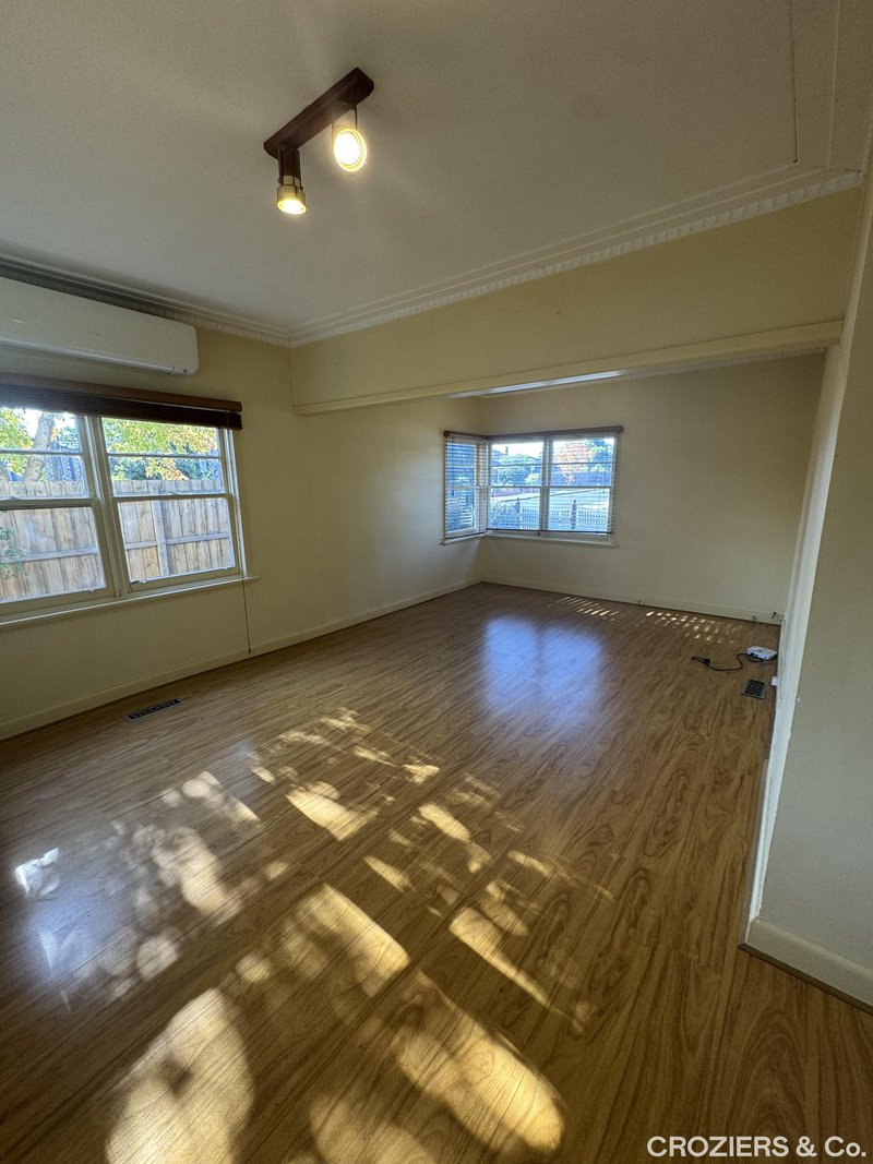 Photo - 21 Clunes Street, Kingsbury VIC 3083 - Image 2