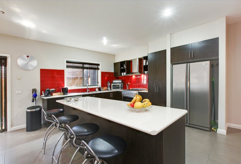 Photo - 21 Coleridge Way, South Morang VIC 3752 - Image 2