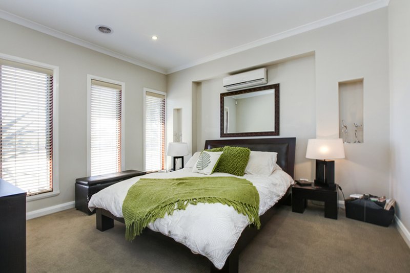 Photo - 21 Coleridge Way, South Morang VIC 3752 - Image 5