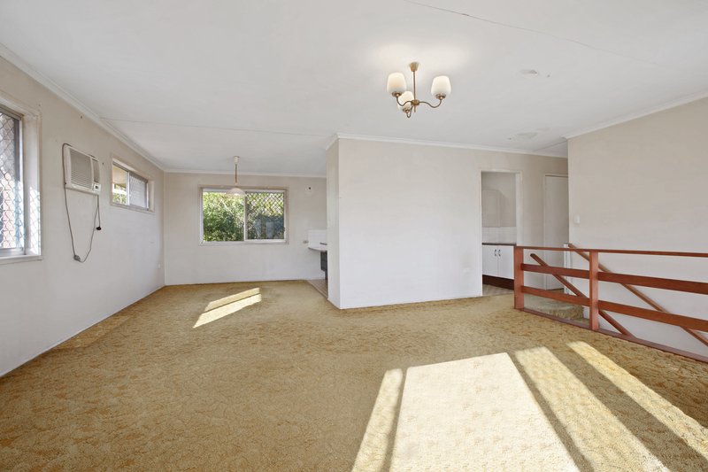 Photo - 21 Colombo Street, Wishart QLD 4122 - Image 4