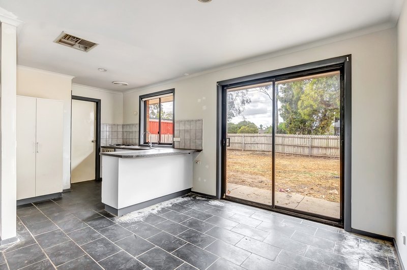 Photo - 21 Colorado Court, Werribee VIC 3030 - Image 4