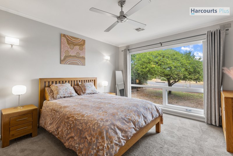 Photo - 21 Columbia Crescent, Hallett Cove SA 5158 - Image 10