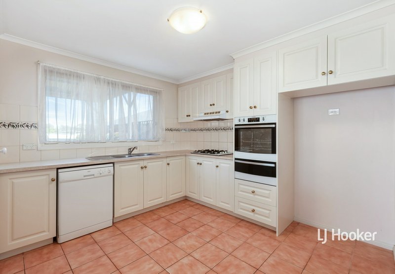 Photo - 21 Conabere Court, Broadford VIC 3658 - Image 3