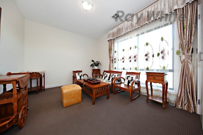 Photo - 21 Copeland Crescent, Point Cook VIC 3030 - Image 12