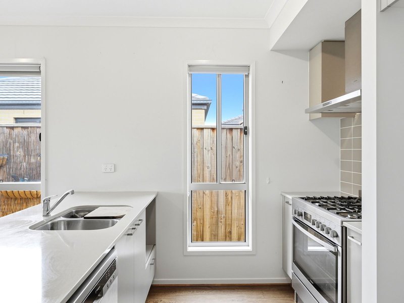Photo - 21 Cosgrove Drive, Maddingley VIC 3340 - Image 2
