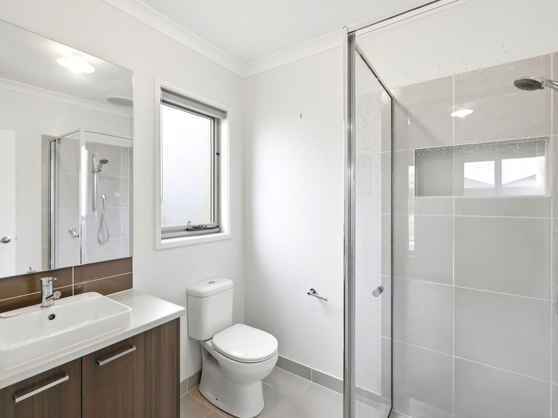 Photo - 21 Cosgrove Drive, Maddingley VIC 3340 - Image 8