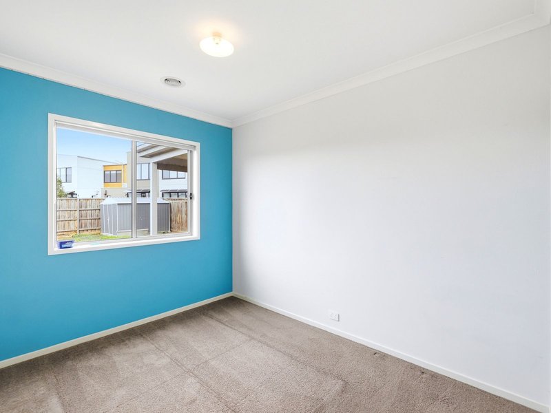 Photo - 21 Cosgrove Drive, Maddingley VIC 3340 - Image 14