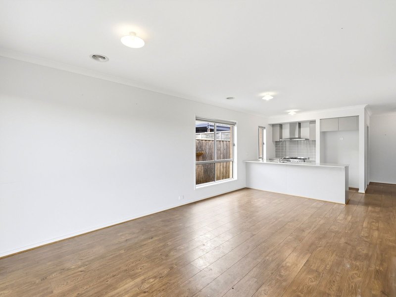 Photo - 21 Cosgrove Drive, Maddingley VIC 3340 - Image 15