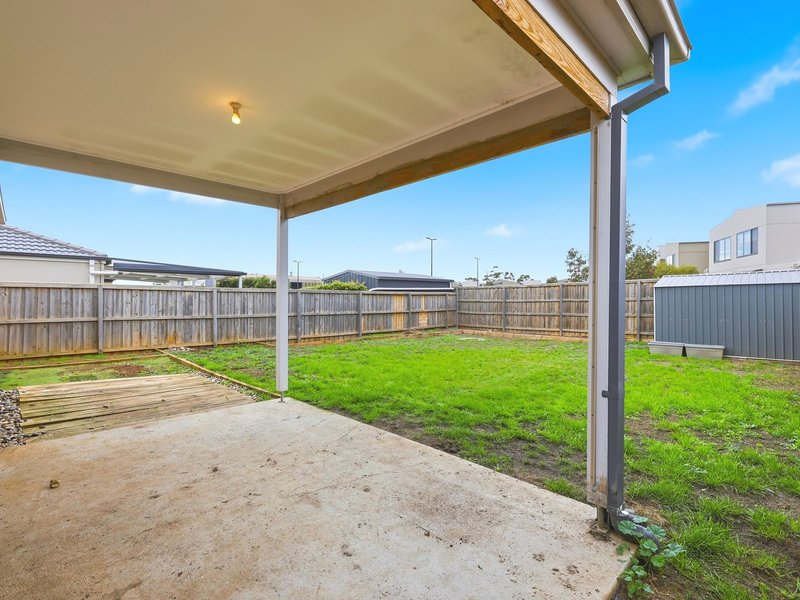 Photo - 21 Cosgrove Drive, Maddingley VIC 3340 - Image 16