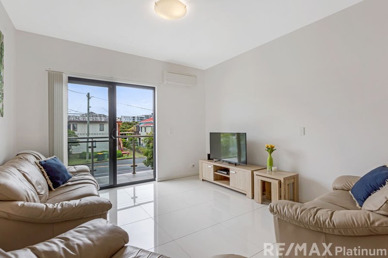 Photo - 2/1 Cowen Street, Margate QLD 4019 - Image 3