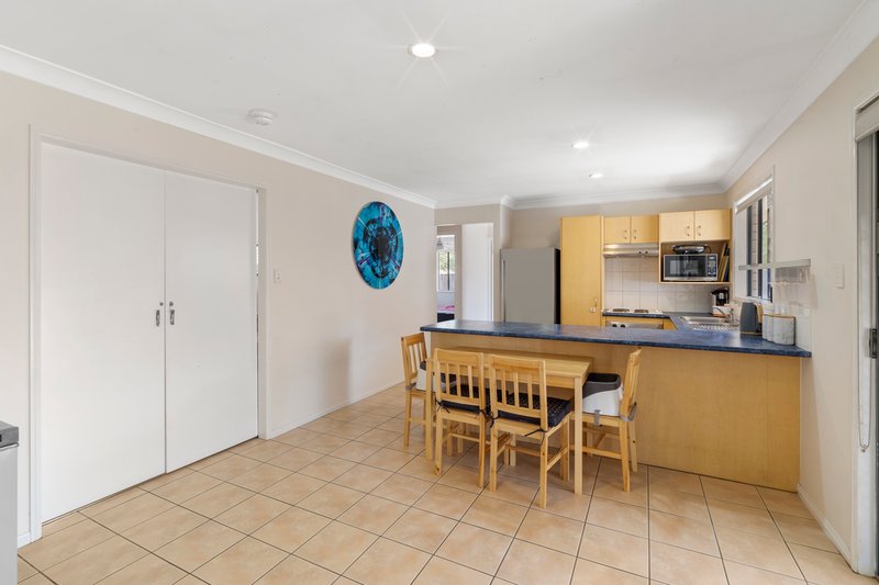 Photo - 21 Creswick Place, Bellbowrie QLD 4070 - Image 4