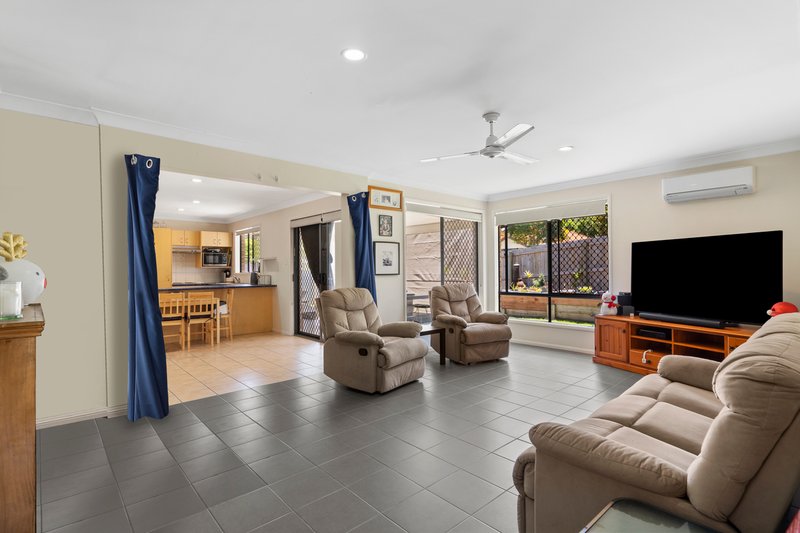 Photo - 21 Creswick Place, Bellbowrie QLD 4070 - Image 5