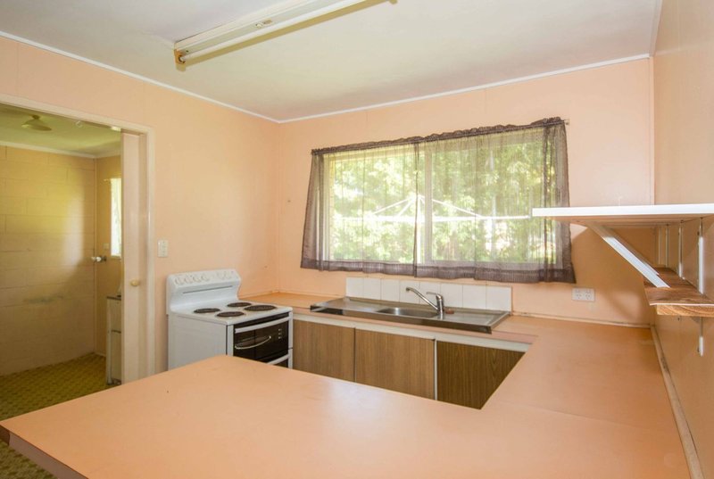 Photo - 2/1 Cunningham Street, Kepnock QLD 4670 - Image 2