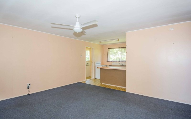 Photo - 2/1 Cunningham Street, Kepnock QLD 4670 - Image 3