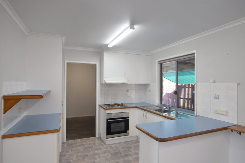 Photo - 21 Curtis Avenue, Boyne Island QLD 4680 - Image 2