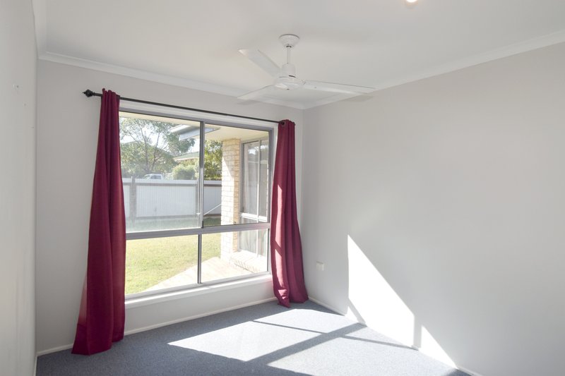 Photo - 21 Curtis Avenue, Boyne Island QLD 4680 - Image 11