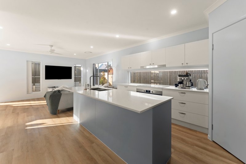 Photo - 21 Dajarra Street, Morayfield QLD 4506 - Image 3