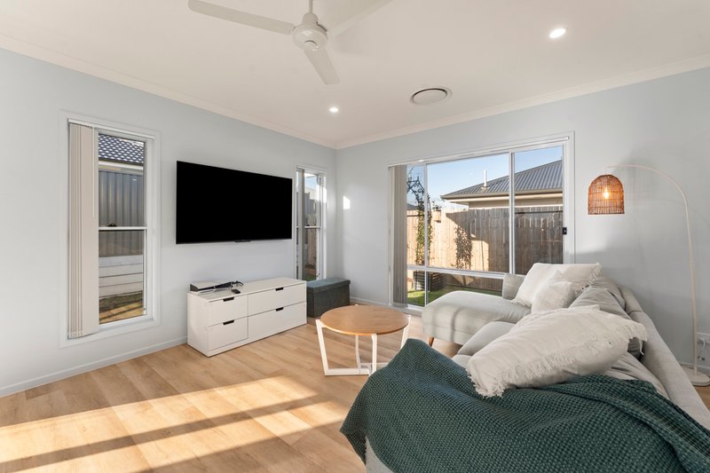 Photo - 21 Dajarra Street, Morayfield QLD 4506 - Image 5