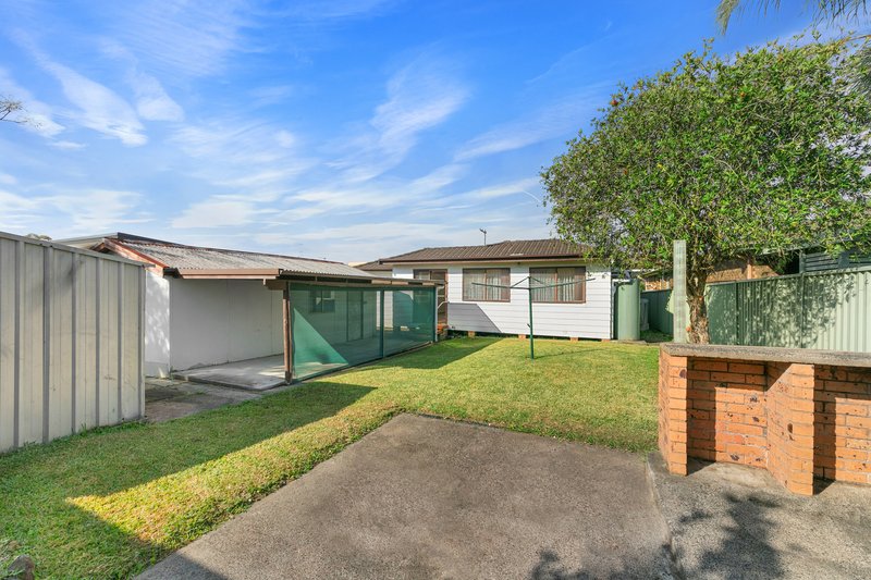 Photo - 21 Danbury Avenue, Gorokan NSW 2263 - Image 11