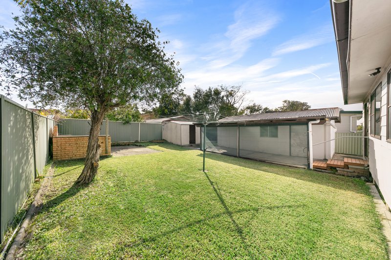 Photo - 21 Danbury Avenue, Gorokan NSW 2263 - Image 12